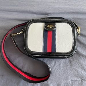 Crossbody handbag
